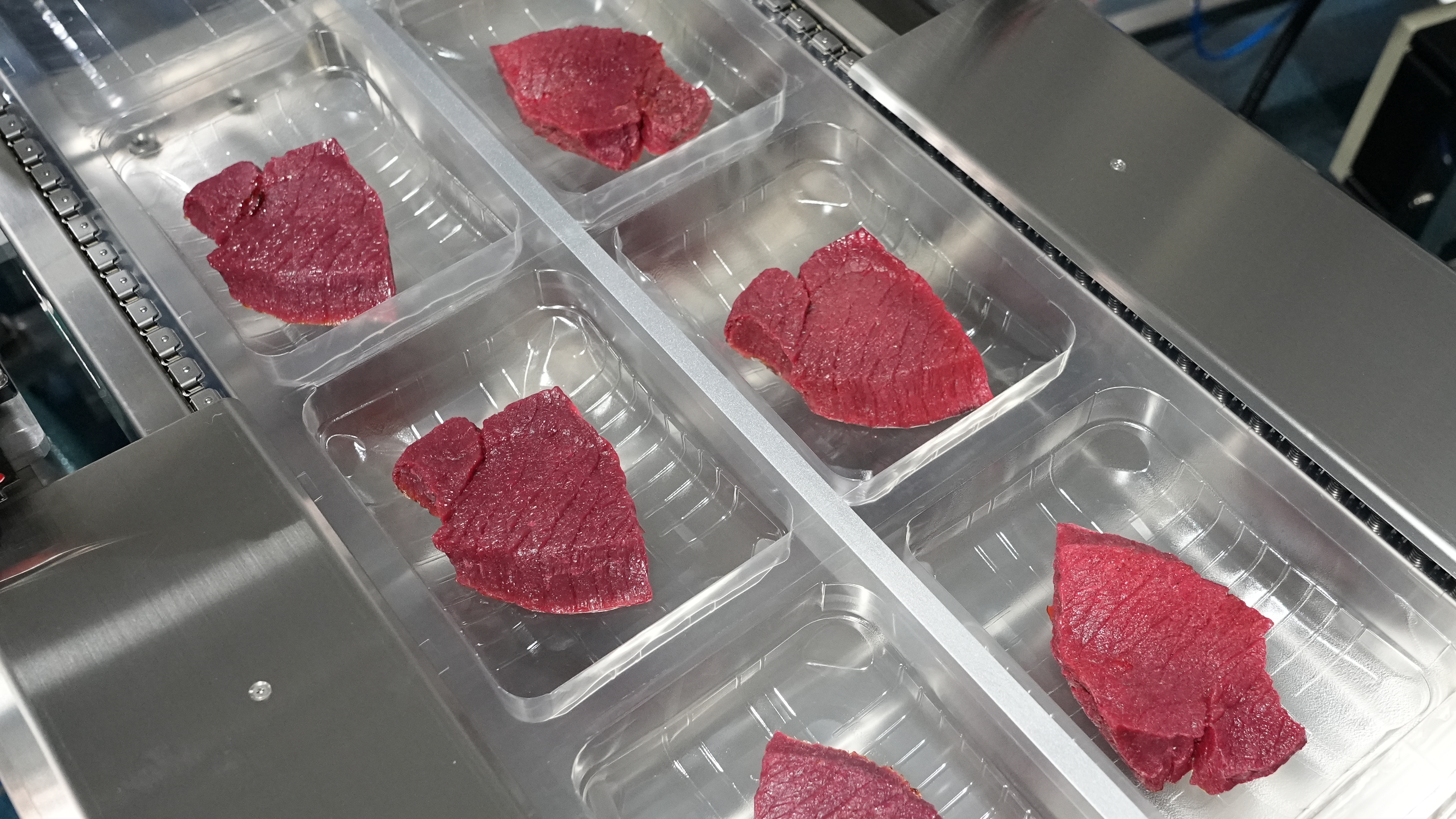 Hualian HVR-420T(Q) دستگاه بسته بندی وکیوم ترموفرمینگ فیلم سخت MAP برای گوشت غذاهای آماده غذاهای دریایی سالمون